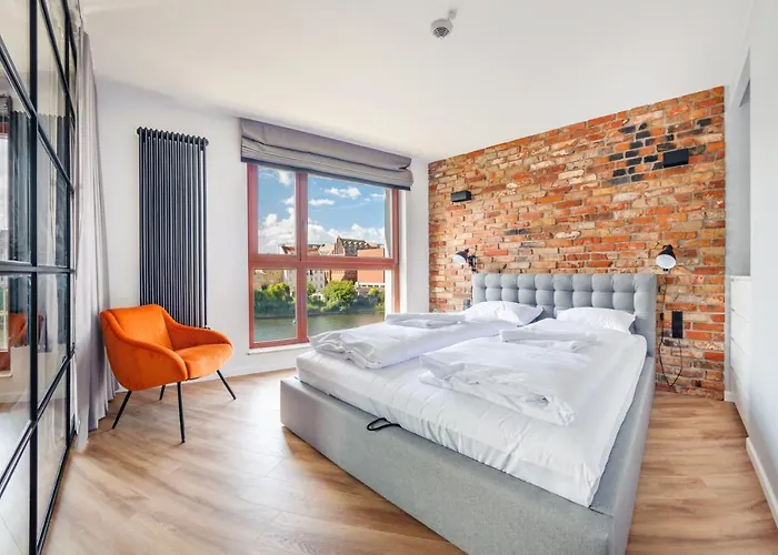 Waterlane Island, Sun & Snow