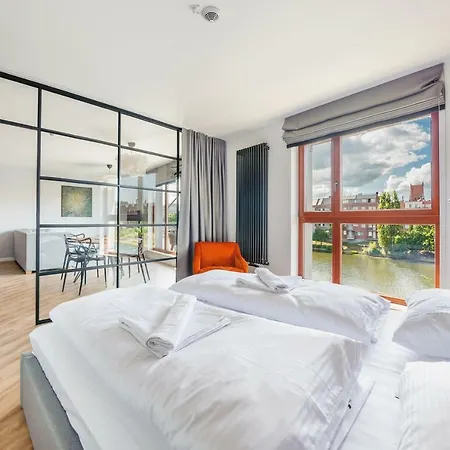 Waterlane Island, Sun & Snow